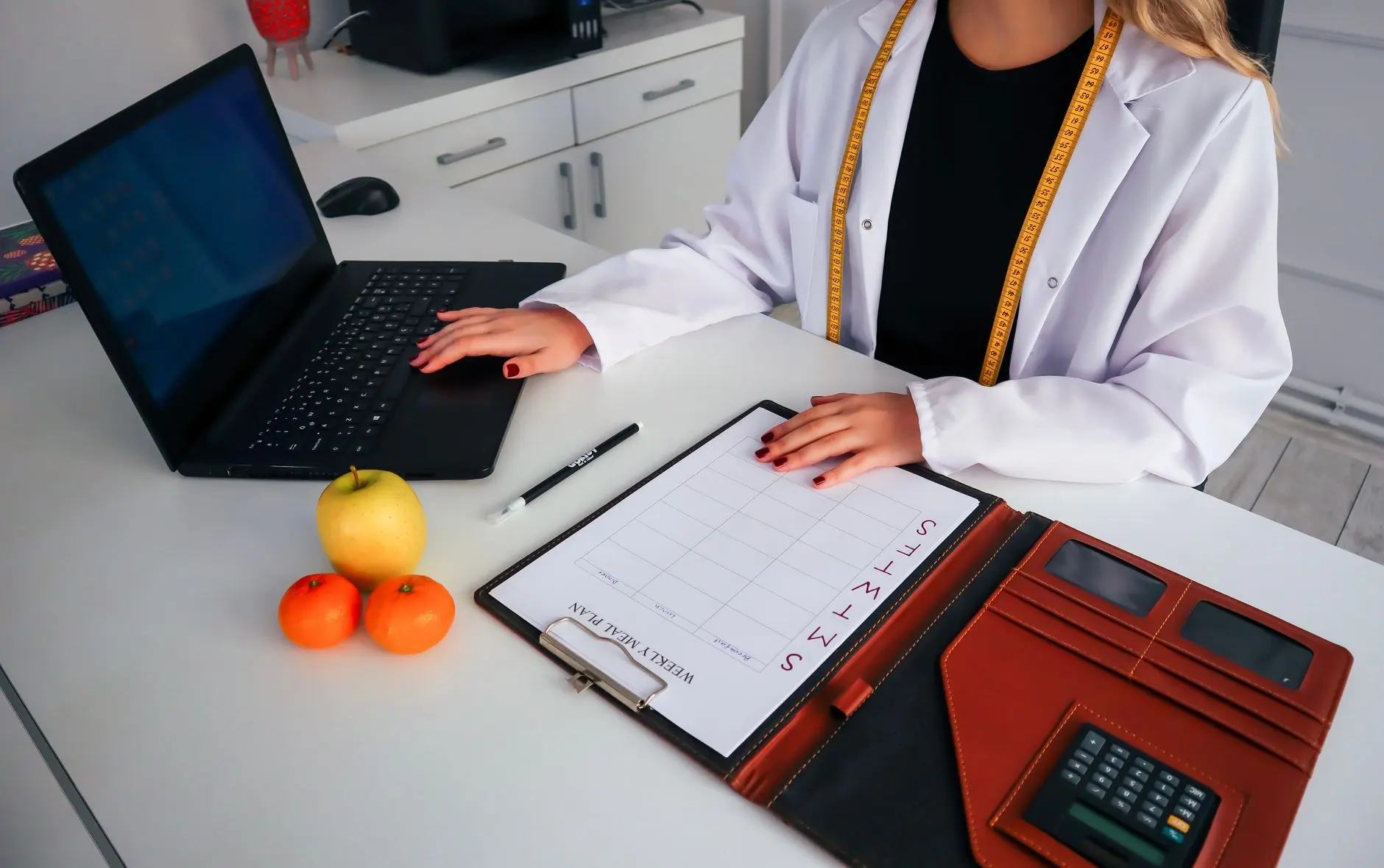 教育课程研发与教学设备配套：学之门一站式解决方案解析