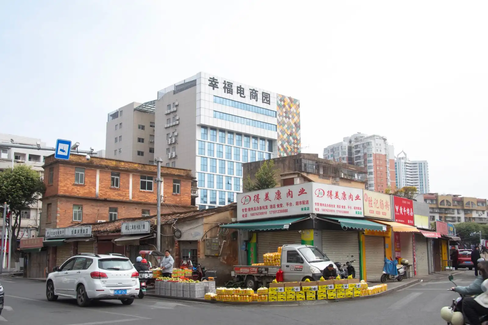 教育课程研发与教学设备融合：学之门教育科技赋能学校教学升级