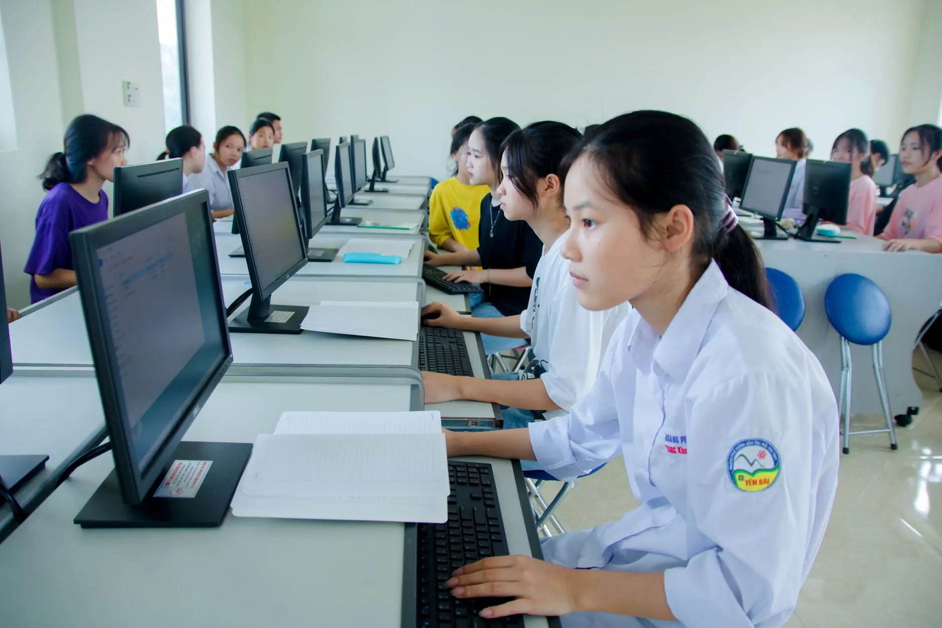 学之门教学设备技术拆解：交互式教具的硬件架构与性能参数